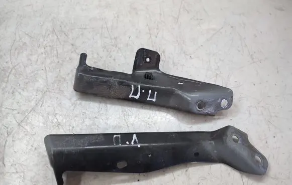 Nissan X-Trail T32 Fender mounting bracket