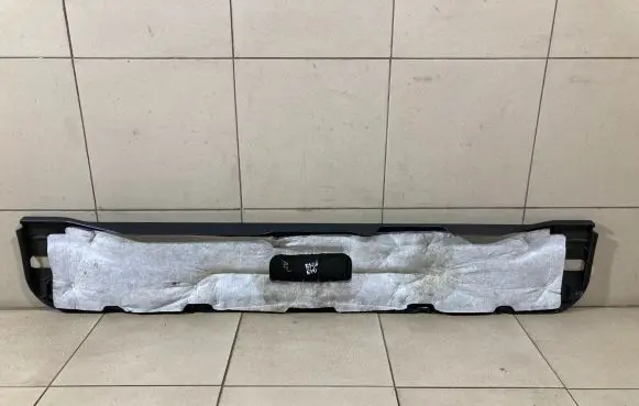 Trunk/boot sill cover protection
