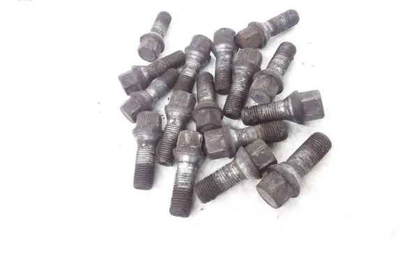 Volkswagen Touareg I Nuts/bolts 