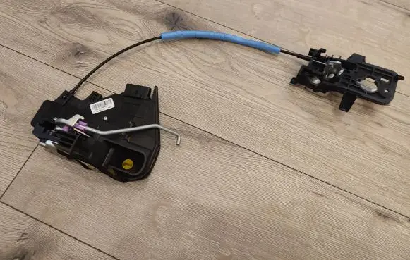 KIA Stonic Front door lock 81310H8040C