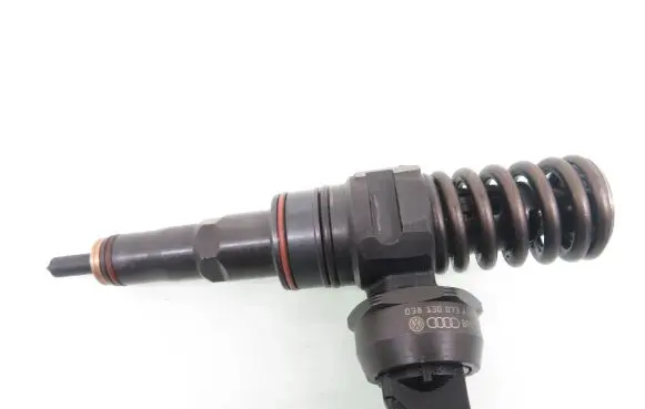 Volkswagen Golf IV Fuel injector 0414720208 038130073AM