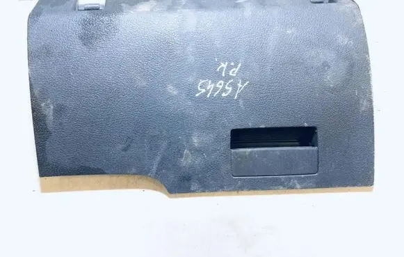 Volkswagen Touran I Glove box