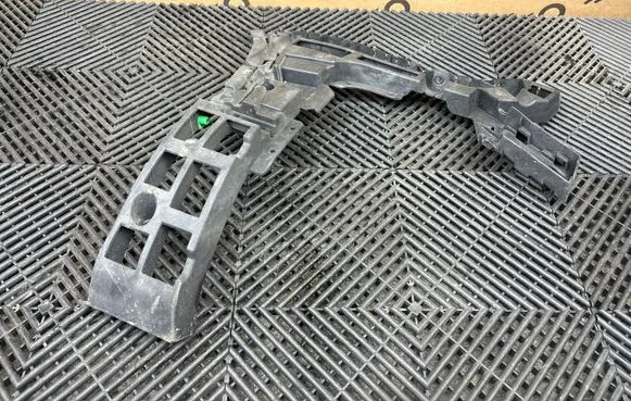 Volvo XC90 Rear bumper mounting bracket 31407730