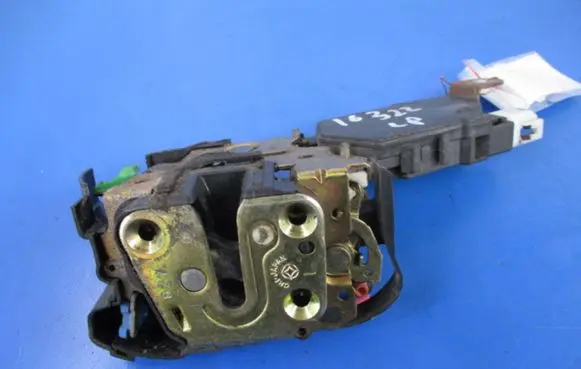 Subaru Legacy Front door lock