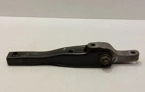 Volkswagen PASSAT B8 Engine mounting bracket 5Q0199855P