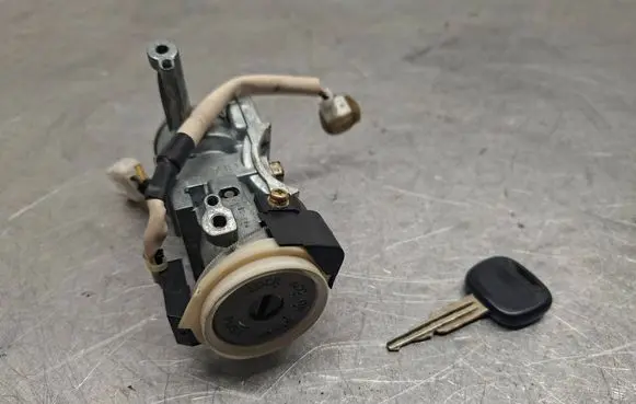 Mitsubishi Galant Ignition lock 337719