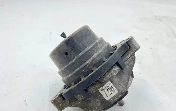 Engine mount bracket