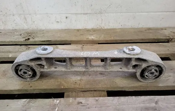 Mercedes-Benz Vito Viano W639 Rear differential/diff mount bracket A6393530347