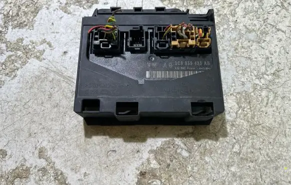 Volkswagen PASSAT B6 Door control unit/module 3C0959433AB S0472H043