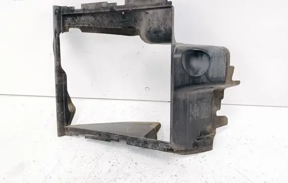 Audi Q7 4L Intercooler air channel guide 4L0117335F