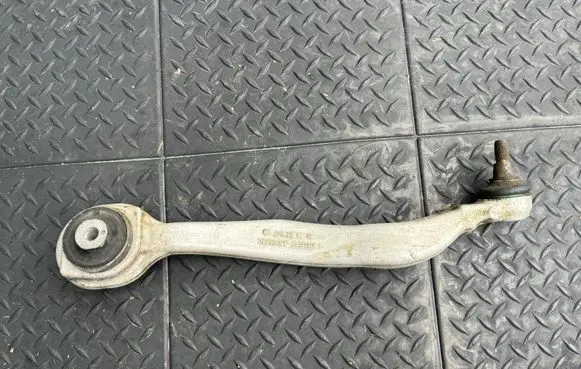 Mercedes-Benz C W204 Front control arm 20422