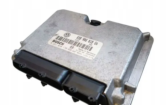 Volkswagen PASSAT B5 Engine control unit/module 038906018GA