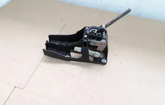 Opel Antara Gear shifter/selector 8126201004