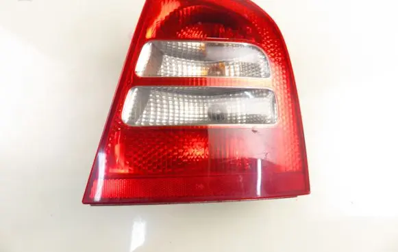 Skoda Octavia Mk1 (1U) Rear/tail lights 1U6945112 1U6945096