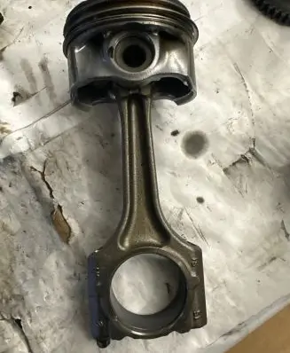 Volkswagen Scirocco Piston with connecting rod 06LB CCZ