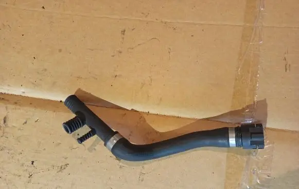 BMW 5 E39 Engine coolant pipe/hose 8379982
