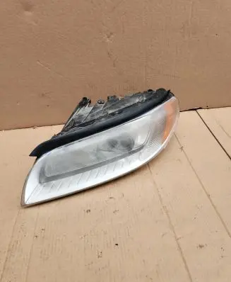 Volvo V70 Headlight/headlamp 31214347