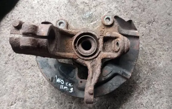 Volvo V60 Front wheel hub 6G913K171A