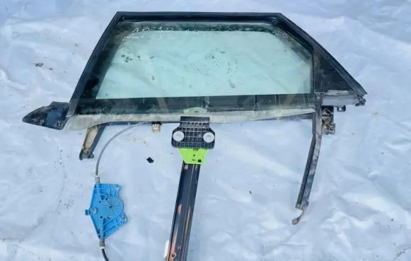 Audi A4 S4 B6 8E 8H Rear door window/glass frame 