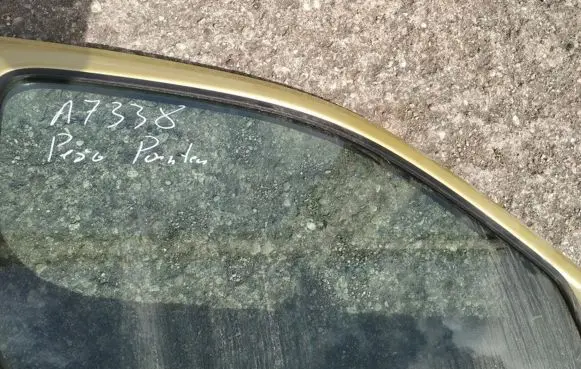 Peugeot Partner Front door window glass four-door