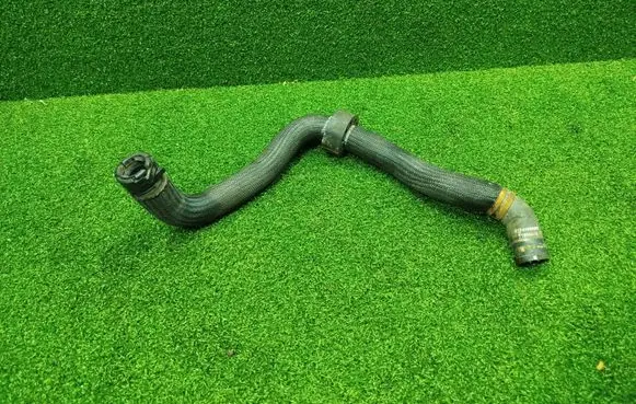 Engine coolant pipe/hose