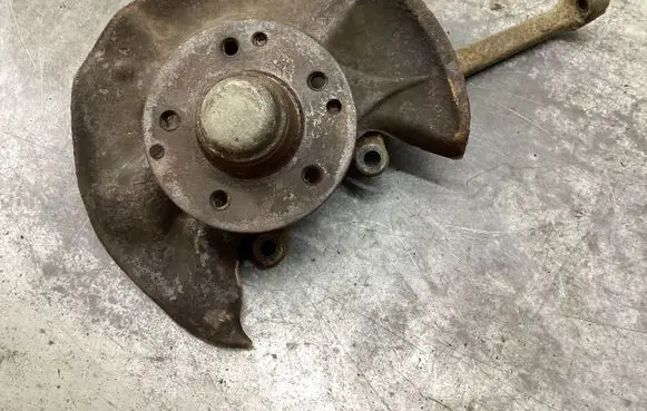 Mercedes-Benz SLK R170 Front wheel hub spindle knuckle 2021501