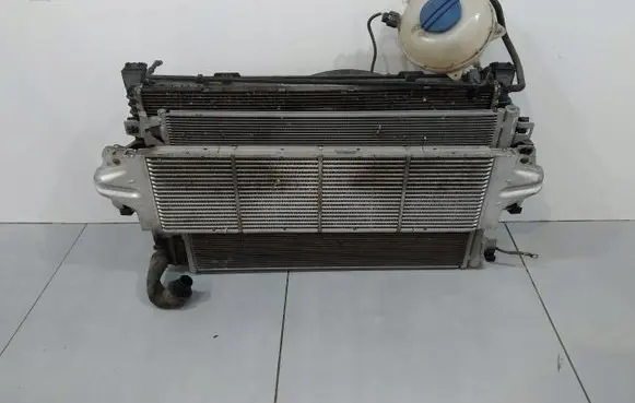 Volkswagen Transporter - Caravelle T5 Coolant radiator 3409374