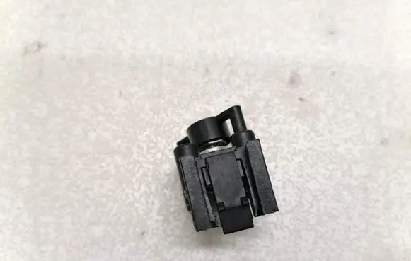 BMW 5 E39 Oil pressure sensor 1714254 58705910 1710719