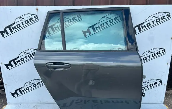 Citroen C4 II Picasso Rear door