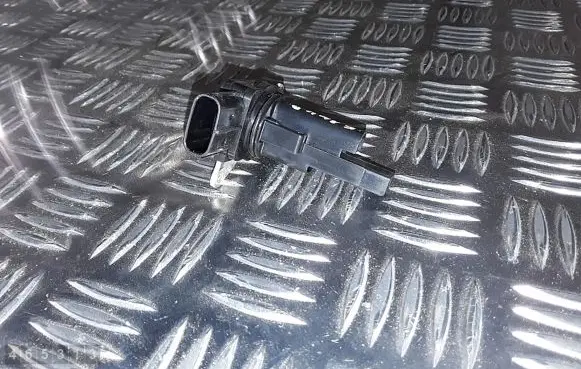 Toyota Auris 150 Mass air flow meter 2220437010