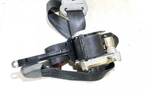 Mitsubishi Space Wagon Front seatbelt