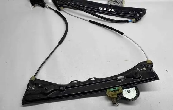 BMW 4 F32 F33 Front door electric window regulator 7352747 7281623
