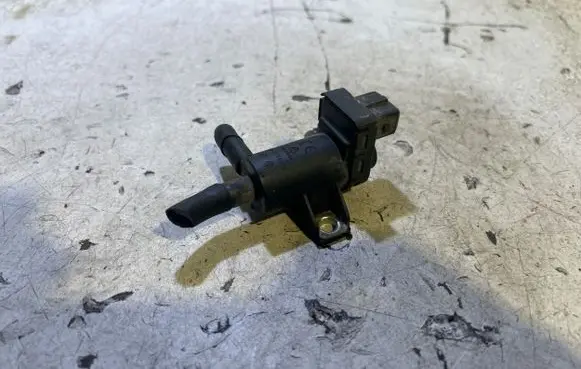 Renault Megane III Turbo solenoid valve 8200762162