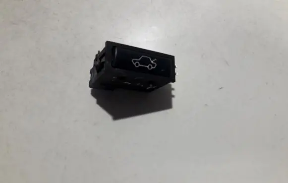 BMW 5 E39 Tailgate opening switch 61318365579 6131-8365579