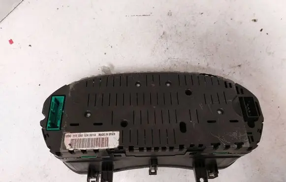 Volkswagen Polo Speedometer (instrument cluster) 110080124001A