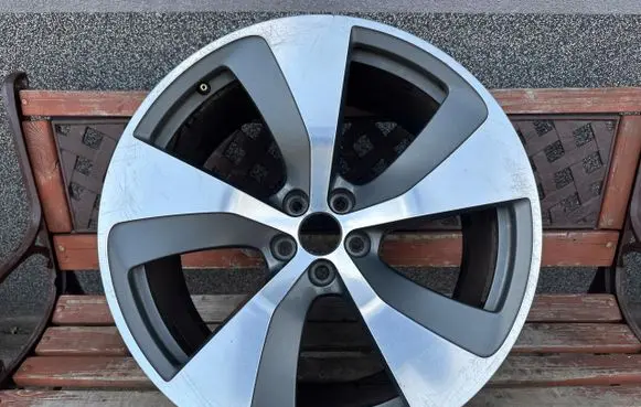 Audi Q7 4M R21 alloy rim 