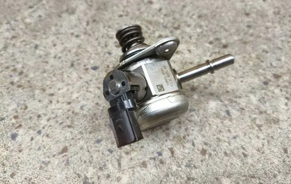 Ford Explorer VI Fuel injection high pressure pump JL3E9D376AB