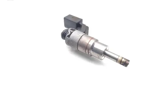Volkswagen Golf V Fuel injector 0261500016 03C906036A