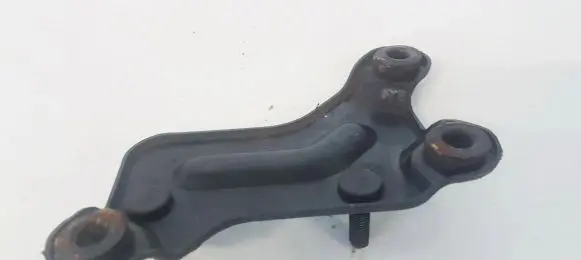 KIA Carens II Engine mounting bracket