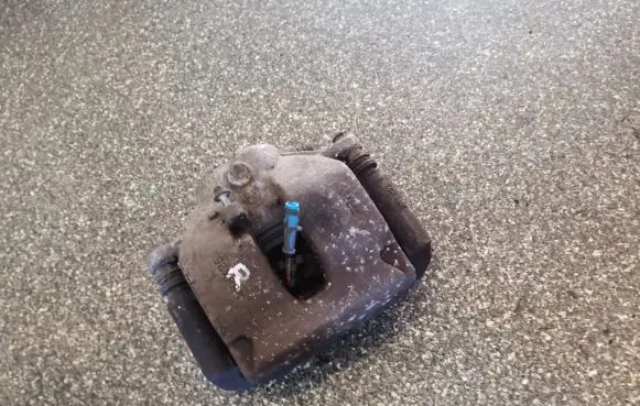 Mercedes-Benz C W204 Front brake caliper
