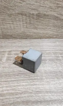 Volkswagen Golf IV Other relay 171937503