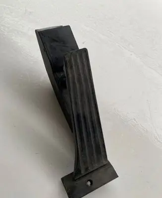 Accelerator throttle pedal