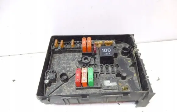 Volkswagen Caddy Fuse box cover