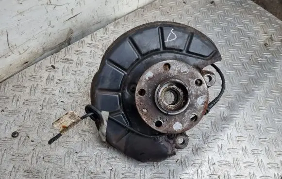 Volkswagen Eos Front wheel hub