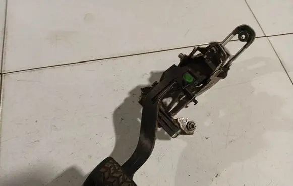Toyota Yaris Brake pedal 