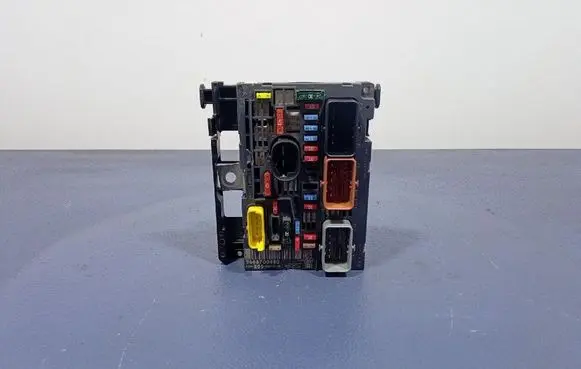 Peugeot 308 Fuse box set 9666700480