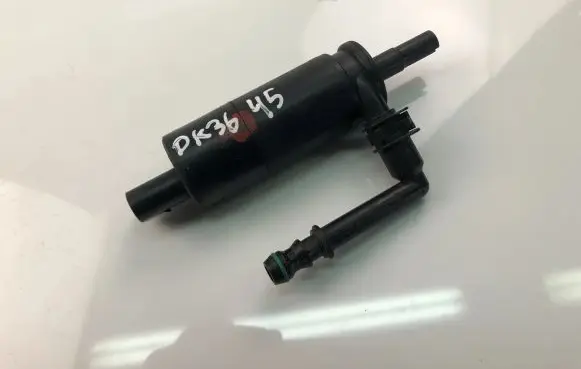 Volkswagen PASSAT B6 Windscreen/windshield washer pump 3B7955681