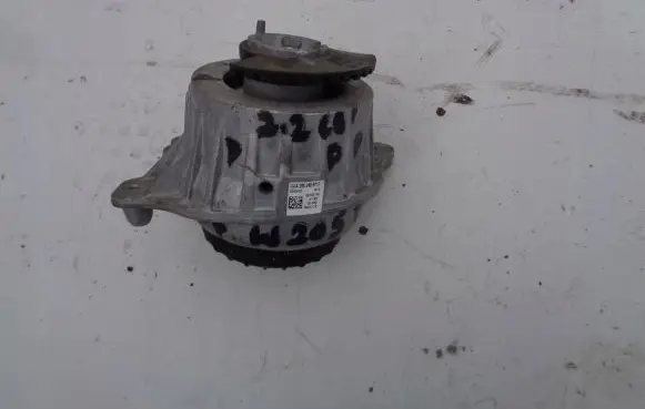 Mercedes-Benz C W205 Engine mount bracket A2052406717