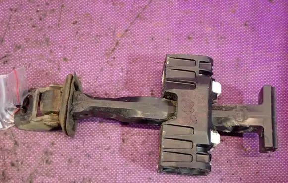 Skoda Fabia Mk2 (5J) Front door check strap stopper 