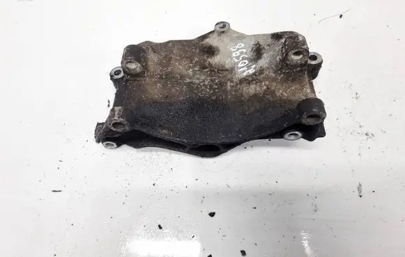 Mercedes-Benz C W202 Engine mounting bracket R1111550135
